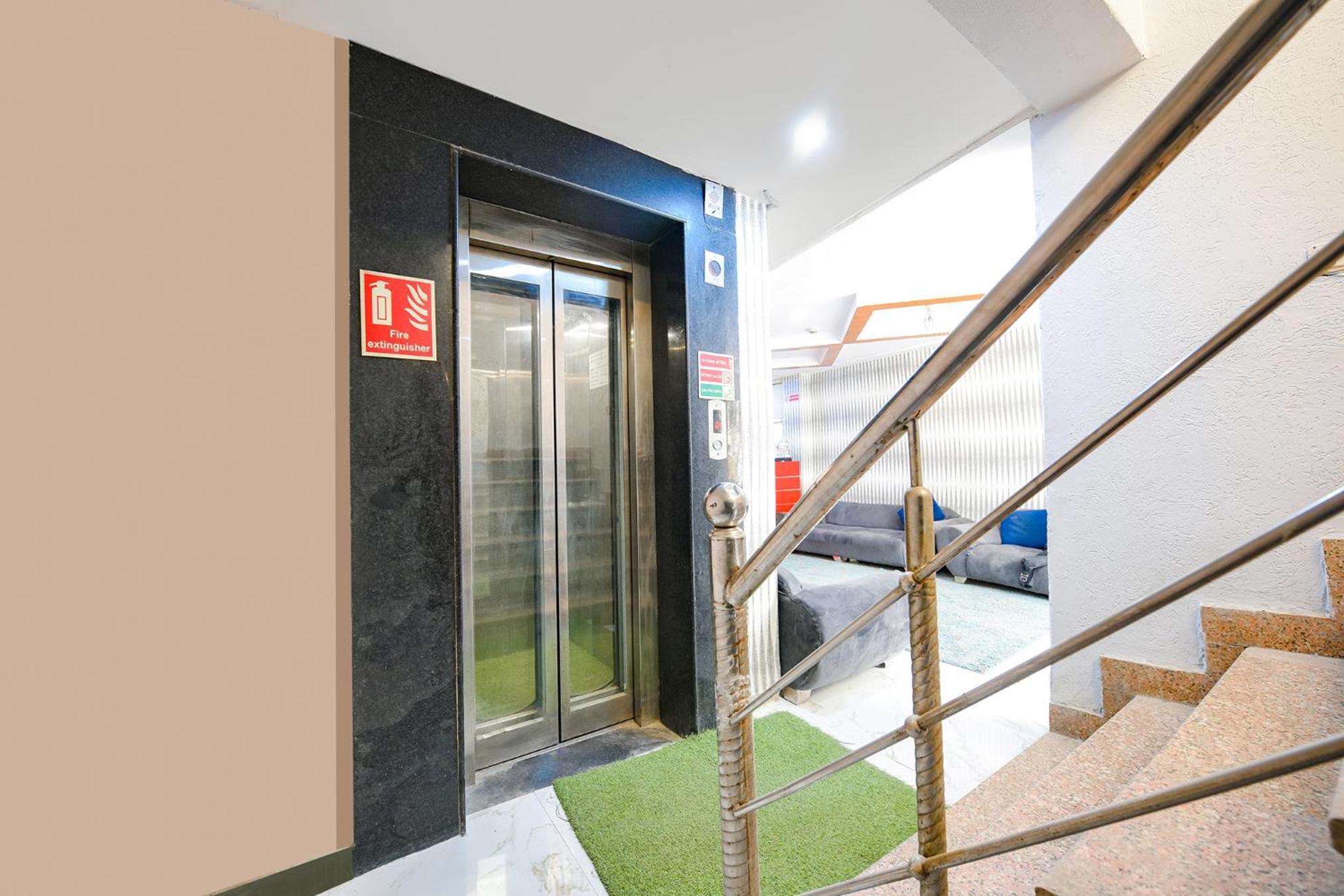 Fabhotel Pp Residency Tilak Nagar New Delhi Exterior photo
